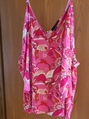 Women's Pink Floral V-Neck Sleeveless Top